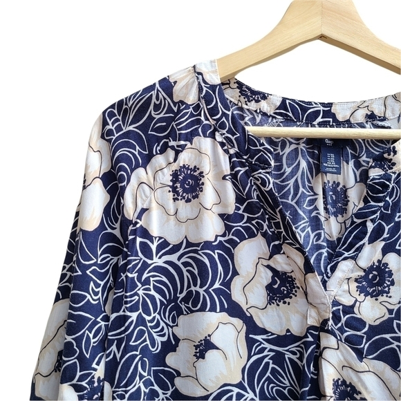 Gap Blue and White, Light-weight, Floral Tunic, Size XS - Picture 4 of 5